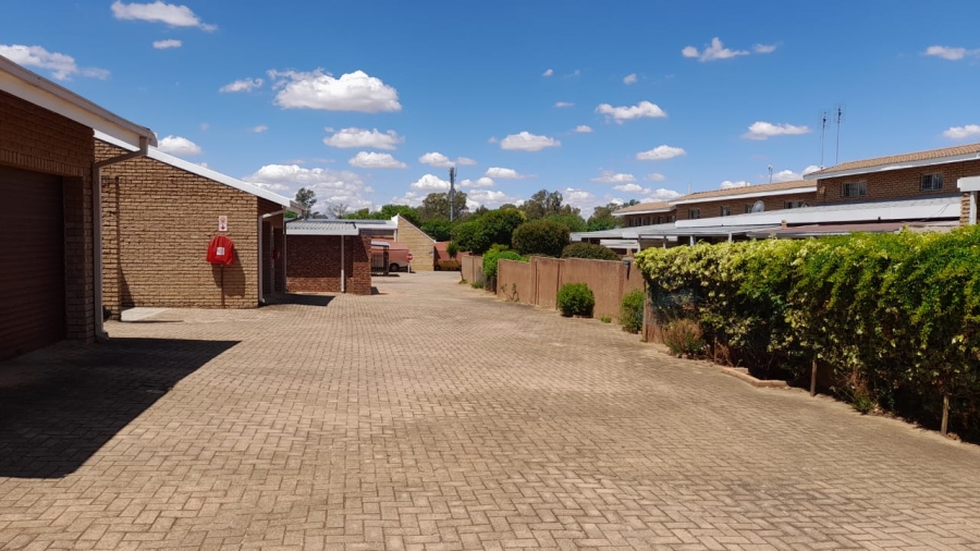 1 Bedroom Property for Sale in Oudorp North West